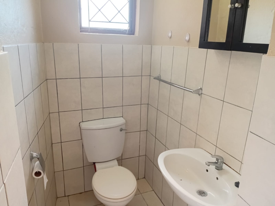 To Let 1 Bedroom Property for Rent in Bonza Bay Eastern Cape